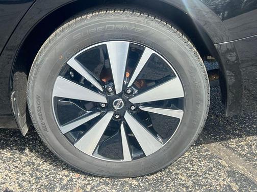Black 2022 Nissan Altima 2.5 SV
