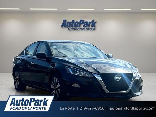 Black 2022 Nissan Altima 2.5 SV