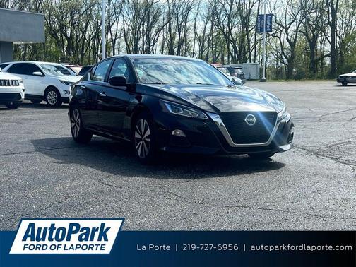 Black 2022 Nissan Altima 2.5 SV