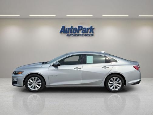 Silver Ice Metallic 2022 Chevrolet Malibu LT