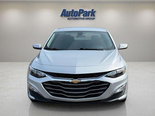 Silver Ice Metallic 2022 Chevrolet Malibu LT