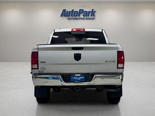 Bright Silver Clearcoat Metallic 2017 RAM 1500 SLT