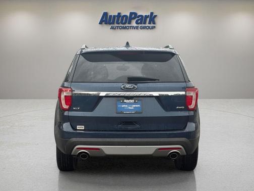 Blue Jeans Metallic 2017 Ford Explorer XLT