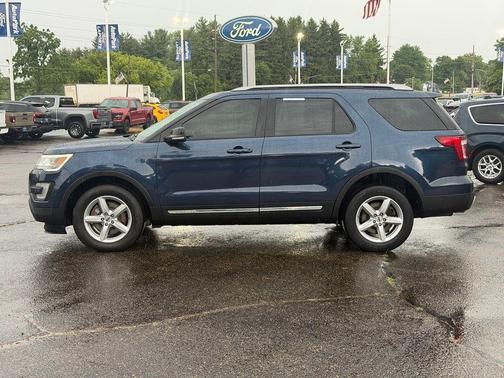 Blue Jeans Metallic 2017 Ford Explorer XLT