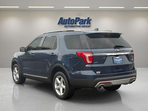 Blue Jeans Metallic 2017 Ford Explorer XLT