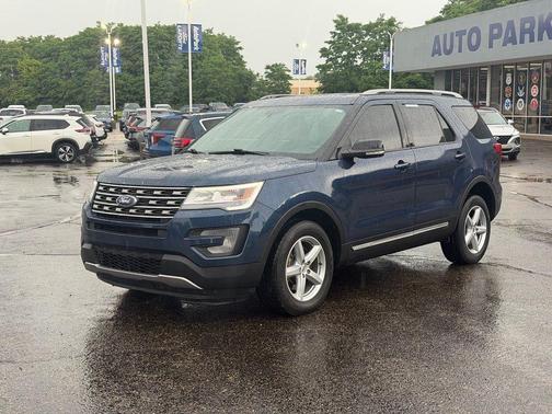 Blue Jeans Metallic 2017 Ford Explorer XLT