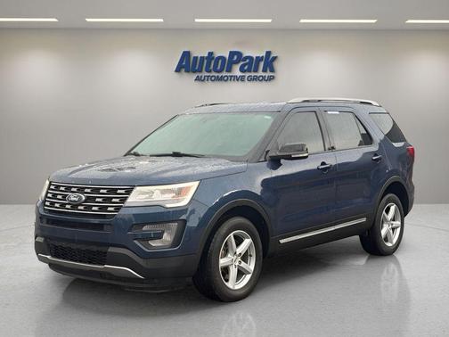 Blue Jeans Metallic 2017 Ford Explorer XLT