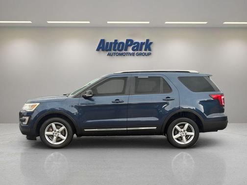 Blue Jeans Metallic 2017 Ford Explorer XLT