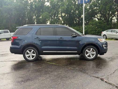 Blue Jeans Metallic 2017 Ford Explorer XLT