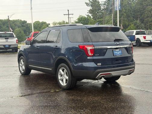 Blue Jeans Metallic 2017 Ford Explorer XLT