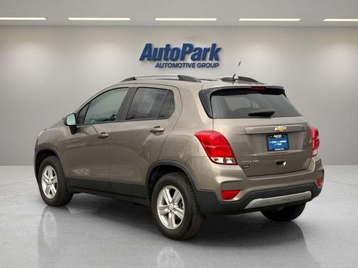 Stone Gray Metallic 2022 Chevrolet Trax LT