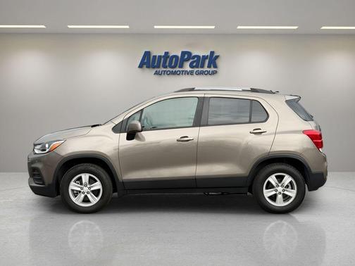 Stone Gray Metallic 2022 Chevrolet Trax LT