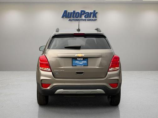 Stone Gray Metallic 2022 Chevrolet Trax LT