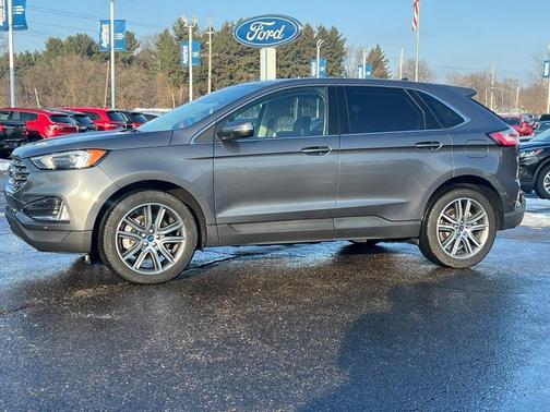 2022 Ford Edge Titanium