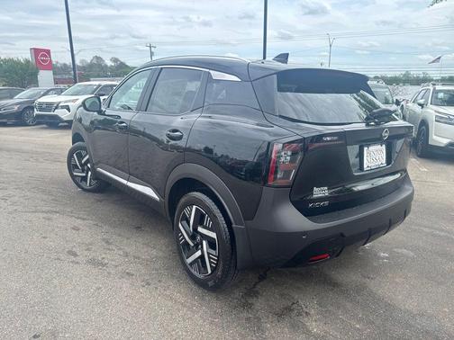 Super Black 2026 Nissan Kicks SV