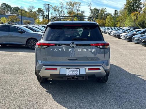 2025 Nissan Pathfinder Platinum FWD