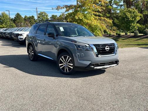 2025 Nissan Pathfinder Platinum FWD