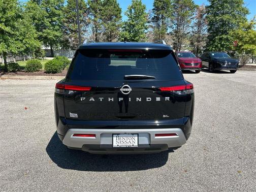 2025 Nissan Pathfinder SL FWD