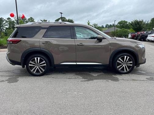 2024 Nissan Pathfinder Platinum FWD