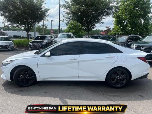 Ceramic White 2022 Hyundai ELANTRA HEV Blue