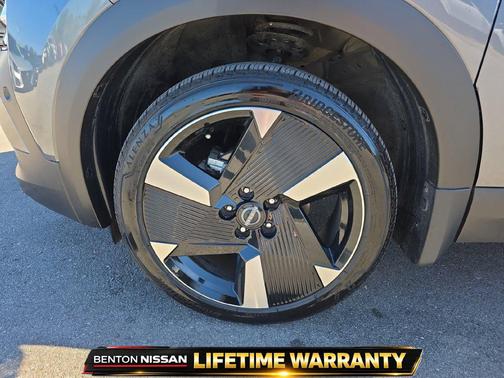 Gun Metallic/Super Black 2025 Nissan Kicks SR