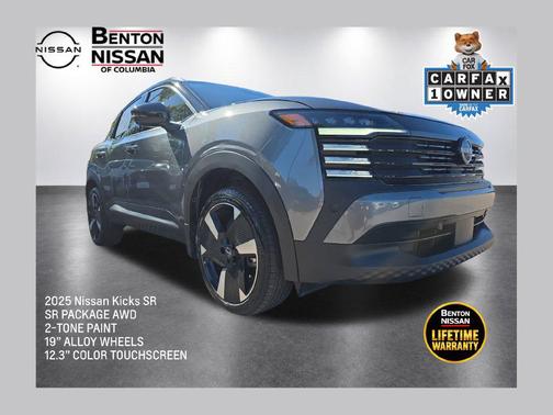Gun Metallic/Super Black 2025 Nissan Kicks SR