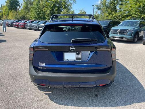 Deep Blue Pearl 2027 Nissan Kicks SR