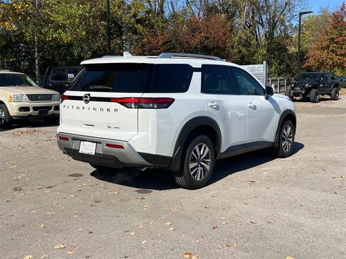 2025 Nissan Pathfinder SL 4WD