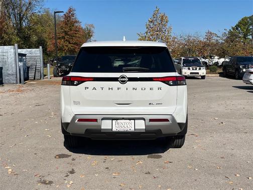 2025 Nissan Pathfinder SL 4WD