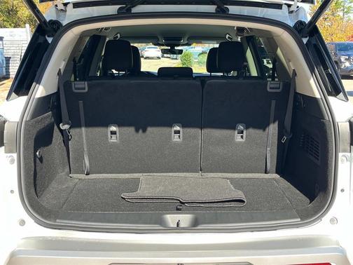 2025 Nissan Pathfinder SL 4WD