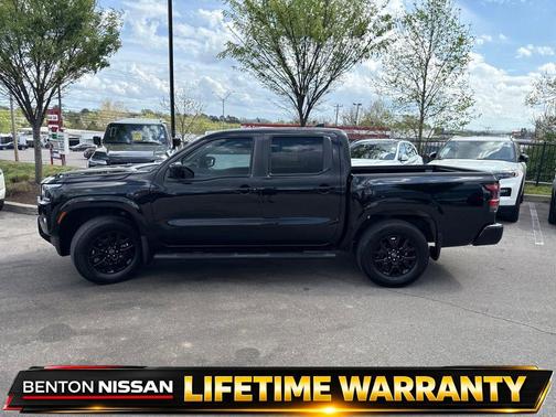 Super Black 2023 Nissan Frontier SV