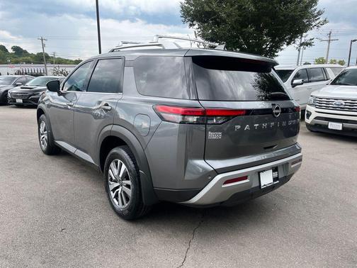 Gun Metallic 2023 Nissan Pathfinder SL FWD