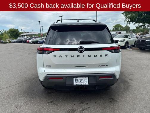 Everest White Pearl/Black 2026 Nissan Pathfinder Platinum