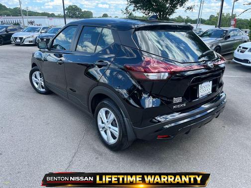 Super Black 2025 Nissan Kicks S