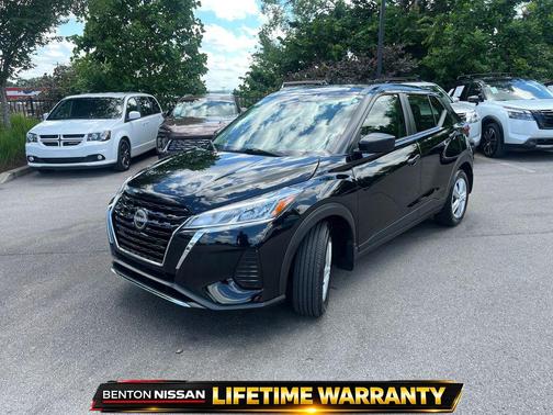 Super Black 2025 Nissan Kicks S