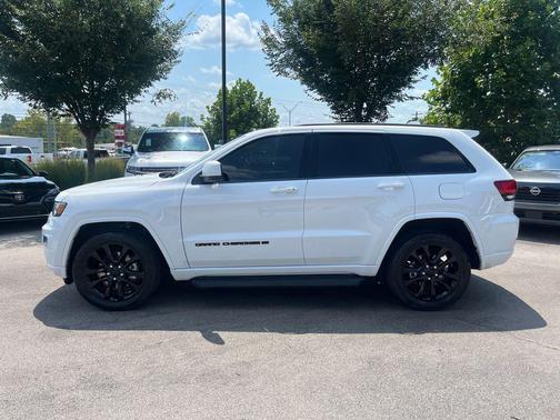 Bright White Clearcoat 2022 Jeep Grand Cherokee Altitude