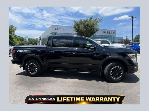 Super Black 2022 Nissan Titan PRO-4X