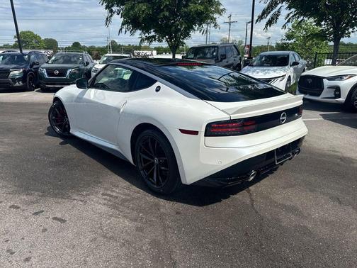 Pearl White/Super Black 2026 Nissan Z Performance