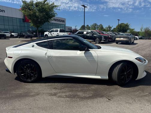 Pearl White/Super Black 2026 Nissan Z Performance