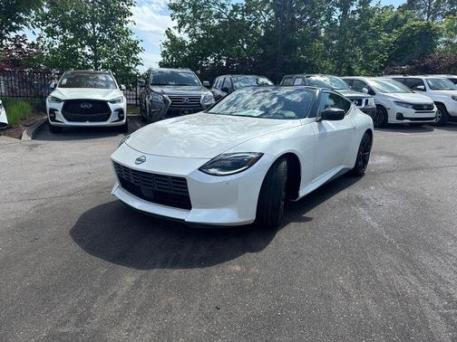 Pearl White/Super Black 2026 Nissan Z Performance