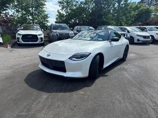 Pearl White/Super Black 2026 Nissan Z Performance