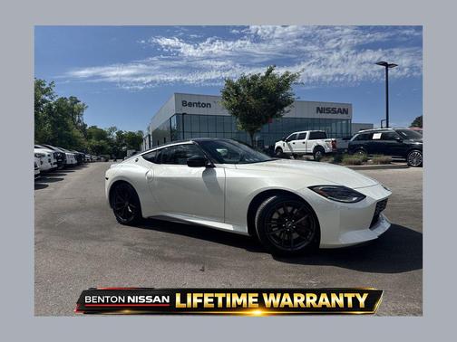 Pearl White/Super Black 2026 Nissan Z Performance