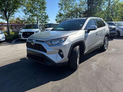 Silver Sky Metallic 2019 Toyota RAV4 XLE Premium