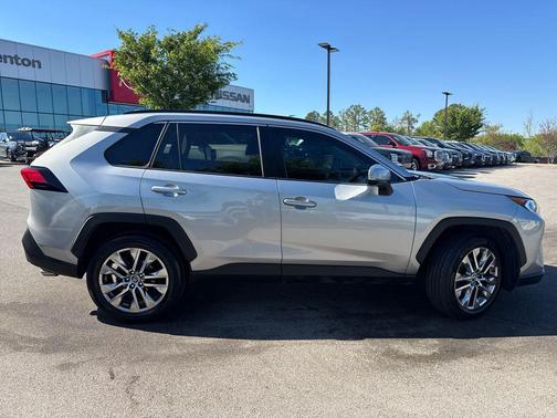 Silver Sky Metallic 2019 Toyota RAV4 XLE Premium