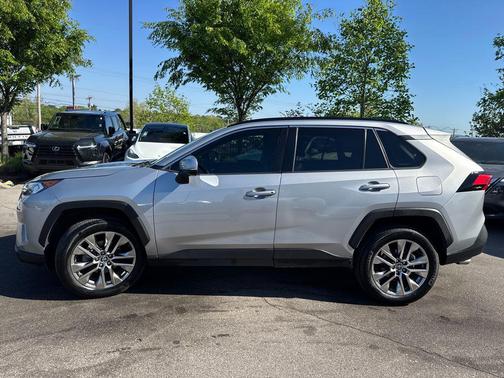 Silver Sky Metallic 2019 Toyota RAV4 XLE Premium