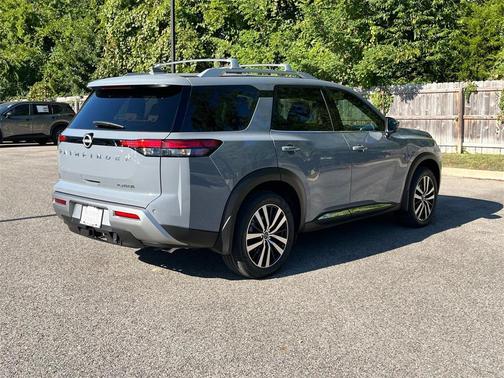 2025 Nissan Pathfinder Platinum FWD