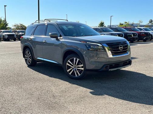 2025 Nissan Pathfinder Platinum FWD