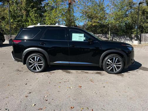 2025 Nissan Pathfinder Platinum 4WD
