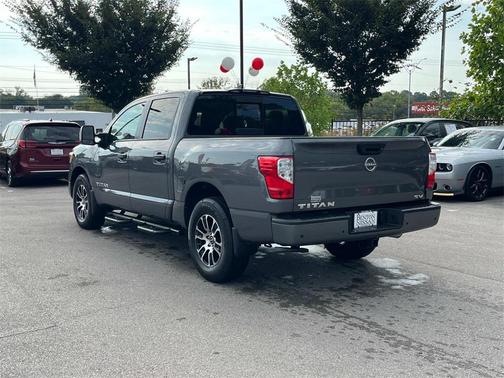 2023 Nissan Titan SV