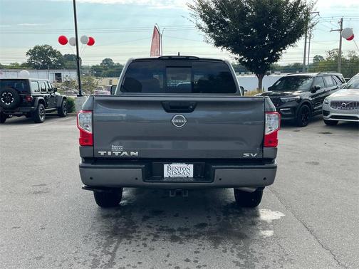 2023 Nissan Titan SV